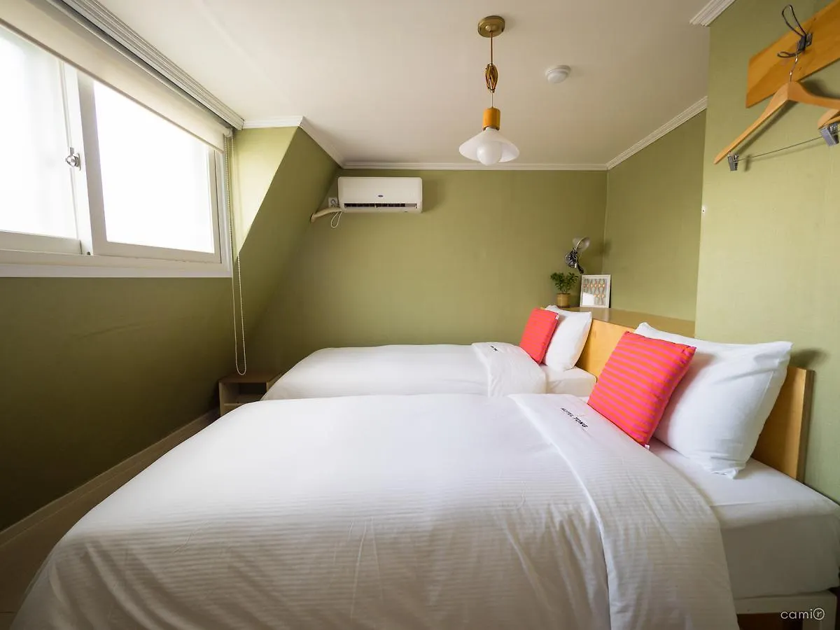Travel Monster Hotel Seoul 3*,
